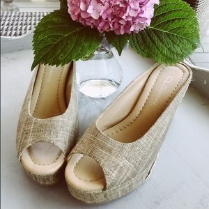 Chinese Laundry Wedges